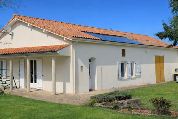 Maison à vendre à Terres-de-Haute-Charente (16270) - Charente
