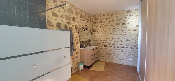 Maison à vendre à Terres-de-Haute-Charente (16270) - Charente