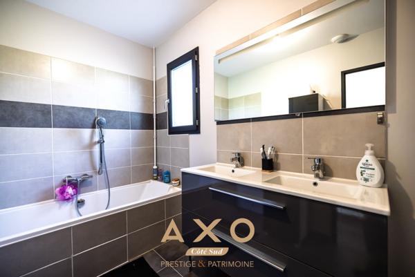 VENTABREN  MAISON  PLAIN PIED  137 m²  T5  PISCINE  TERRAIN 945 m²  877 000 