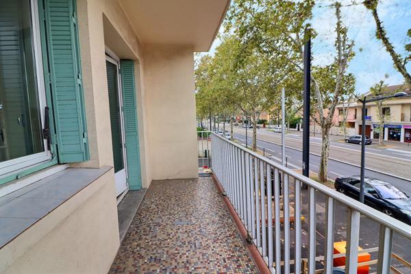 Appartement 80 m2 3 pieces Lyon 8eme Secteur Santy