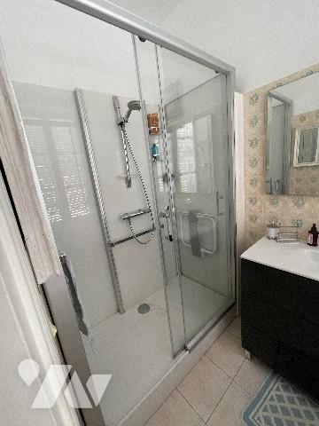 Découvrez cette élégante maison de ville à BLOIS, alliant charme de l'ancien, confort et proximité.