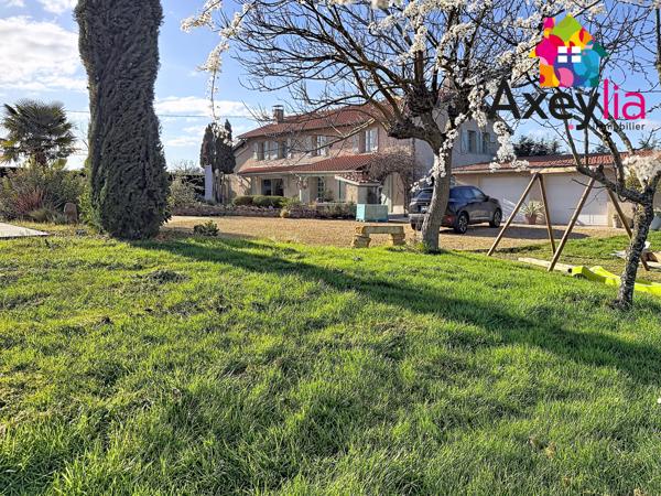Roanne (42300) A VENDRE - 15MIN DE ROANNE - BELLE MAISON RÉNOVÉE AVEC QUATRE CHAMBRES, GRAND TERRAIN, ÉTANG ET PISCINE