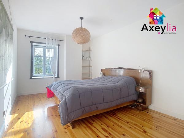 Roanne (42300) A VENDRE - 15MIN DE ROANNE - BELLE MAISON RÉNOVÉE AVEC QUATRE CHAMBRES, GRAND TERRAIN, ÉTANG ET PISCINE
