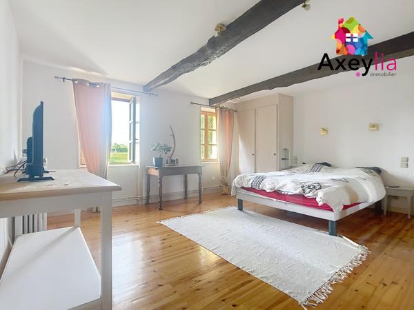Roanne (42300) A VENDRE - 15MIN DE ROANNE - BELLE MAISON RÉNOVÉE AVEC QUATRE CHAMBRES, GRAND TERRAIN, ÉTANG ET PISCINE