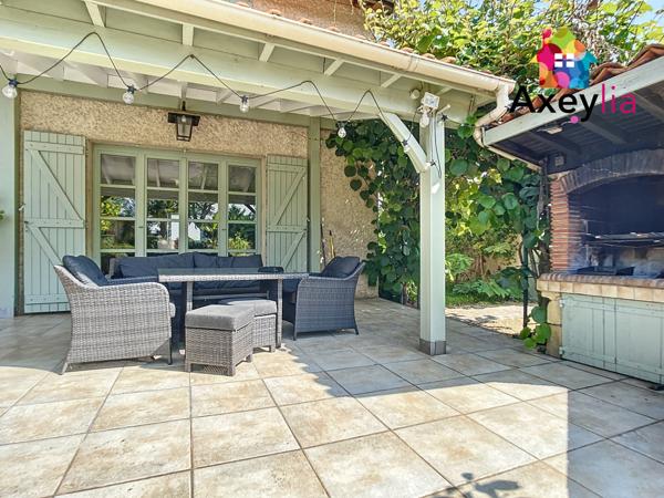 Roanne (42300) A VENDRE - 15MIN DE ROANNE - BELLE MAISON RÉNOVÉE AVEC QUATRE CHAMBRES, GRAND TERRAIN, ÉTANG ET PISCINE