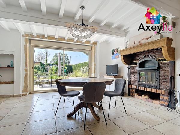 Roanne (42300) A VENDRE - 15MIN DE ROANNE - BELLE MAISON RÉNOVÉE AVEC QUATRE CHAMBRES, GRAND TERRAIN, ÉTANG ET PISCINE