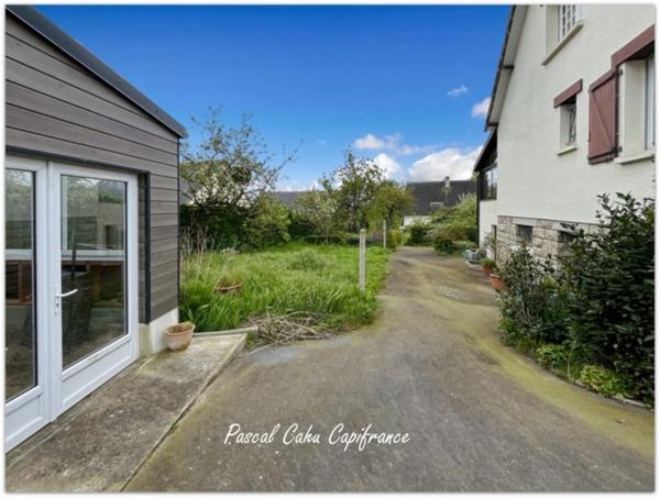 Pavillon sur sous-sol de 200 M², 6 chambres, 3 garages, terrain de 1500 m²