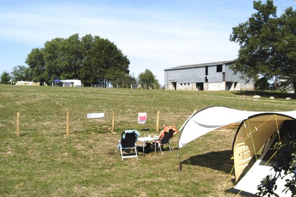 SOUS COMPROMIS - Couleuvre – Petit CAMPING à thème avec maison et granges sur 3 ha 77 Couleuvre (03320)