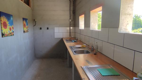 SOUS COMPROMIS - Couleuvre – Petit CAMPING à thème avec maison et granges sur 3 ha 77 Couleuvre (03320)