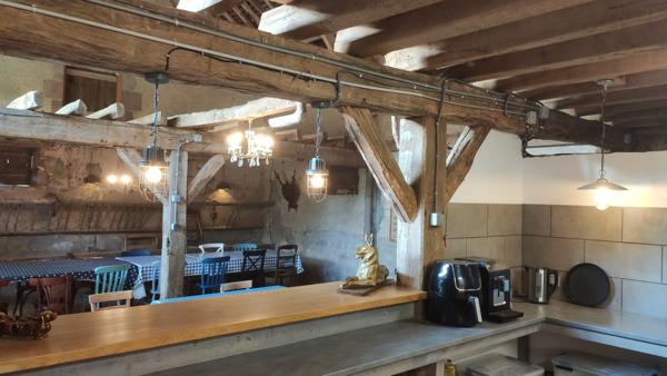 SOUS COMPROMIS - Couleuvre – Petit CAMPING à thème avec maison et granges sur 3 ha 77 Couleuvre (03320)