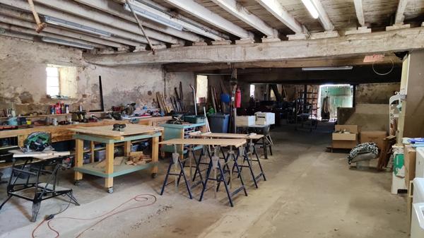 SOUS COMPROMIS - Couleuvre – Petit CAMPING à thème avec maison et granges sur 3 ha 77 Couleuvre (03320)