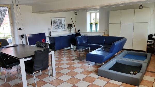 SOUS COMPROMIS - Couleuvre – Petit CAMPING à thème avec maison et granges sur 3 ha 77 Couleuvre (03320)