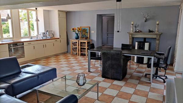 SOUS COMPROMIS - Couleuvre – Petit CAMPING à thème avec maison et granges sur 3 ha 77 Couleuvre (03320)