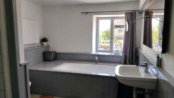 SOUS COMPROMIS - Couleuvre – Petit CAMPING à thème avec maison et granges sur 3 ha 77 Couleuvre (03320)