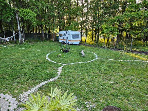 Maison et grand terrain constructble