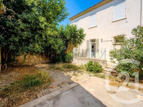 Immeuble à vendre  300 m 2   TOULON  - 83