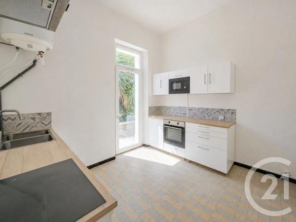 Immeuble à vendre  300 m 2   TOULON  - 83