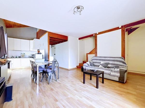 Voiron centre, duplex avec balcon sud à l'arrière de la rue Grande