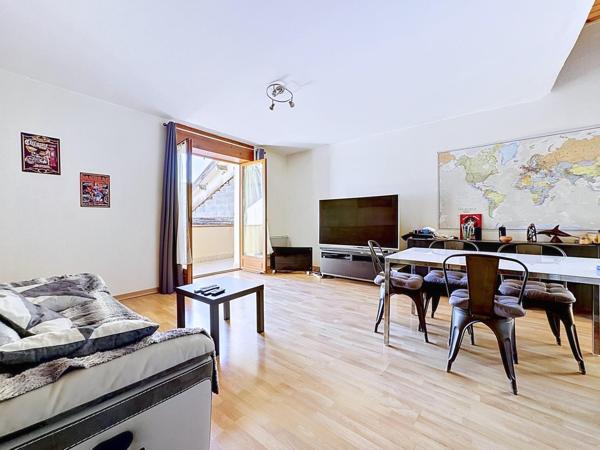 Voiron centre, duplex avec balcon sud à l'arrière de la rue Grande