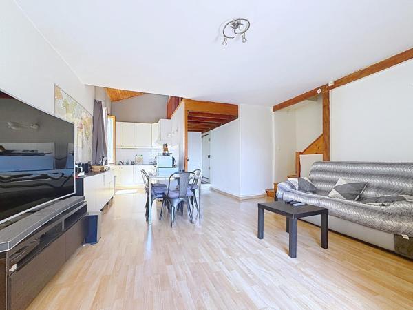 Voiron centre, duplex avec balcon sud à l'arrière de la rue Grande