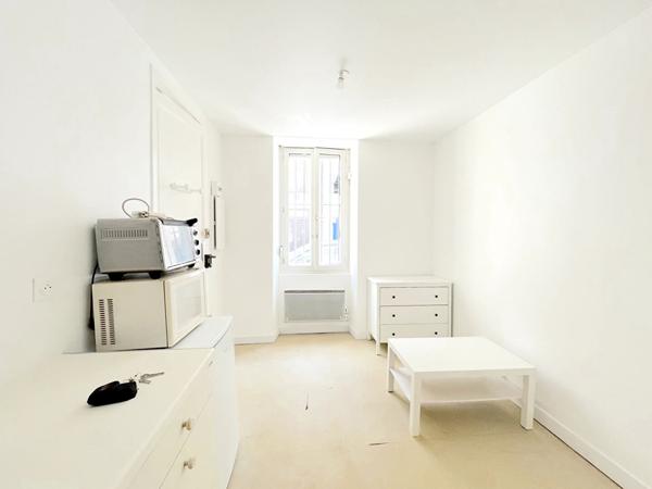 A VENDRE IMMEUBLE DE 4 APPARTEMENTS - BORDEAUX PLACE PAUL DOUMER , Bordeaux A VENDRE IMMEUBLE DE 4 APPARTEMENTS - BORDEAUX PLACE PAUL DOUMER , Bordeaux