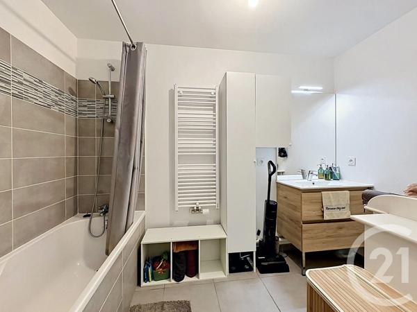 Appartement F3 à vendre  3 pièces - 60 m 2   ST PRIEST  - 69