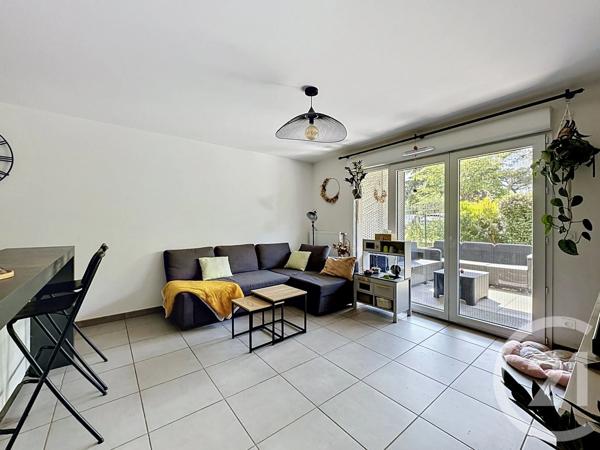 Appartement F3 à vendre  3 pièces - 60 m 2   ST PRIEST  - 69