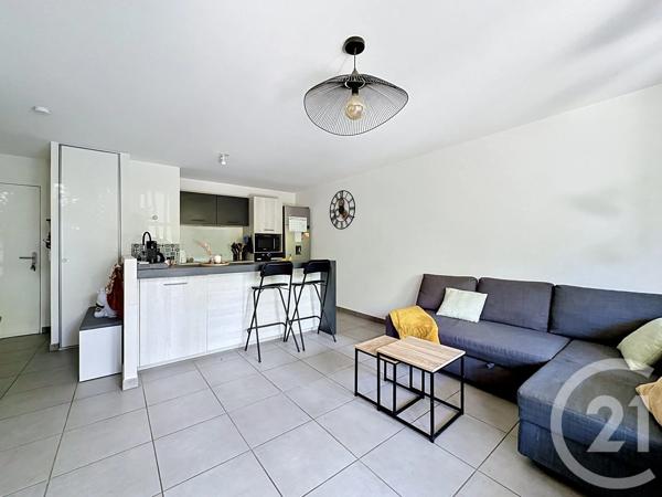 Appartement F3 à vendre  3 pièces - 60 m 2   ST PRIEST  - 69