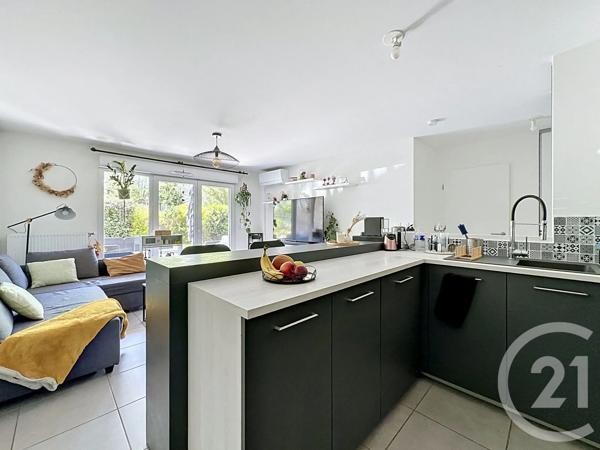 Appartement F3 à vendre  3 pièces - 60 m 2   ST PRIEST  - 69