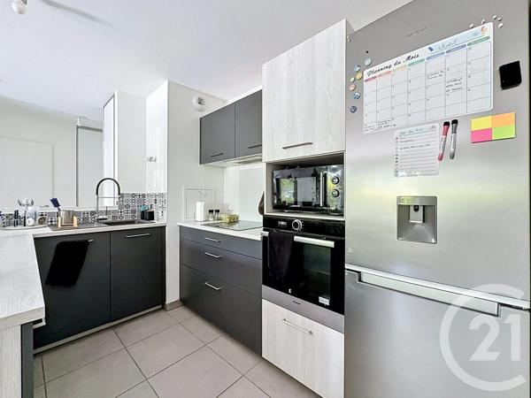 Appartement F3 à vendre  3 pièces - 60 m 2   ST PRIEST  - 69