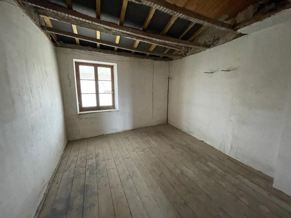 Maison de ville à rénover avec terrasse, dépendance et jardin – Saint-Alban-de-Roche