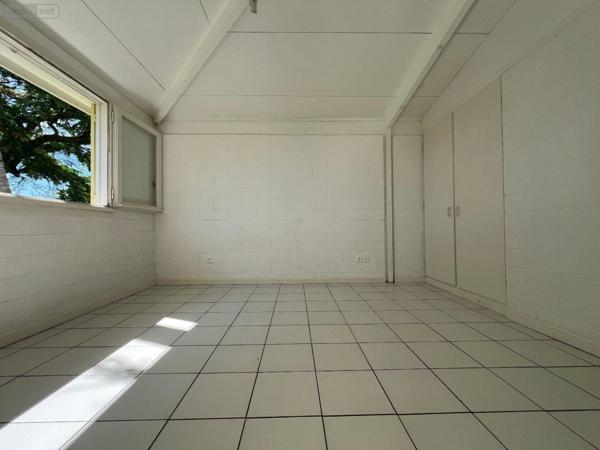 Maison à vendre à La-Montagne à la Réunion (97417), ref : 97405/152   
La Montagne