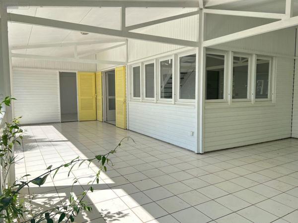 Maison à vendre à La-Montagne à la Réunion (97417), ref : 97405/152   
La Montagne