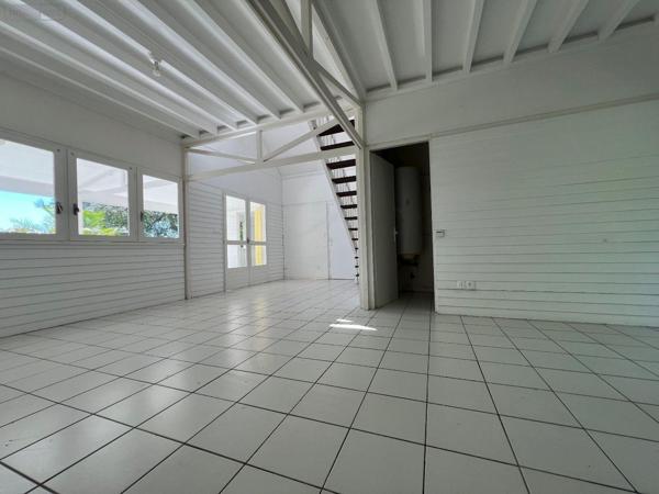 Maison à vendre à La-Montagne à la Réunion (97417), ref : 97405/152   
La Montagne