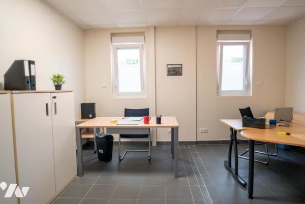 Bâtiment de stockage et bureaux à AUXERRE (250 m2 de bureaux, 615 m2 de stockage)