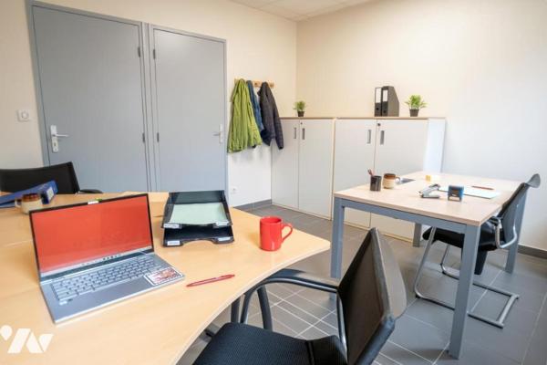 Bâtiment de stockage et bureaux à AUXERRE (250 m2 de bureaux, 615 m2 de stockage)