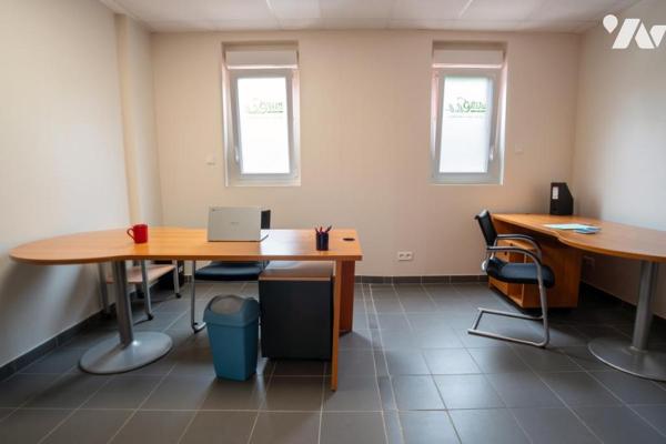 Bâtiment de stockage et bureaux à AUXERRE (250 m2 de bureaux, 615 m2 de stockage)