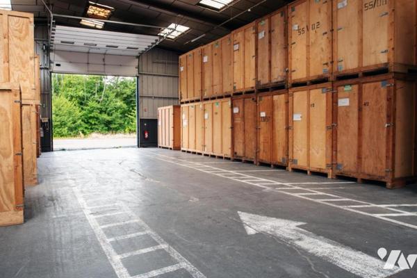 Bâtiment de stockage et bureaux à AUXERRE (250 m2 de bureaux, 615 m2 de stockage)