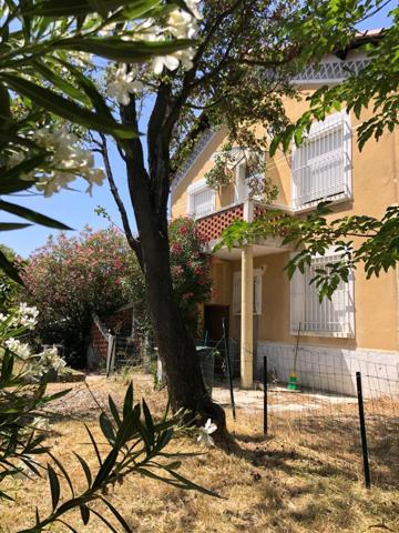 Villeneuve-lès-Avignon (30400) Appartement T3 de 55 m2 + Un jardin d'environ 120 m2 + Deux places de parking