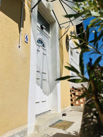 Villeneuve-lès-Avignon (30400) Appartement T3 de 55 m2 + Un jardin d'environ 120 m2 + Deux places de parking