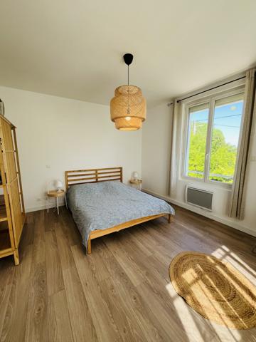 Villeneuve-lès-Avignon (30400) Appartement T3 de 55 m2 + Un jardin d'environ 120 m2 + Deux places de parking