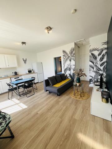 Villeneuve-lès-Avignon (30400) Appartement T3 de 55 m2 + Un jardin d'environ 120 m2 + Deux places de parking