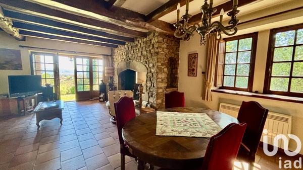 Maison à vendre 8 pièces 193 m² Saint-Étienne-de-Fontbellon