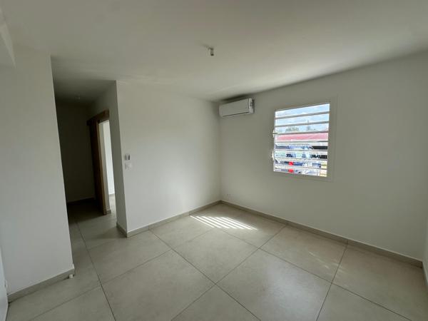 BAISSE DE LOYER !! A LOUER  3 JOLIES VILLAS T4 NEUVES MITOYENNES EN DUPLEX DANS LE SECTEUR RESIDENTIELLE DE MONTEBELLO A PETIT-BOURG