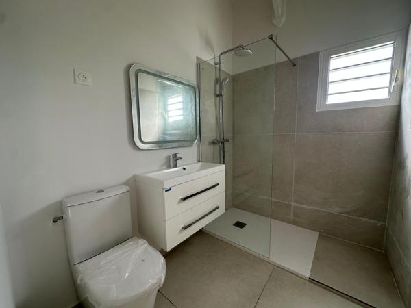 BAISSE DE LOYER !! A LOUER  3 JOLIES VILLAS T4 NEUVES MITOYENNES EN DUPLEX DANS LE SECTEUR RESIDENTIELLE DE MONTEBELLO A PETIT-BOURG