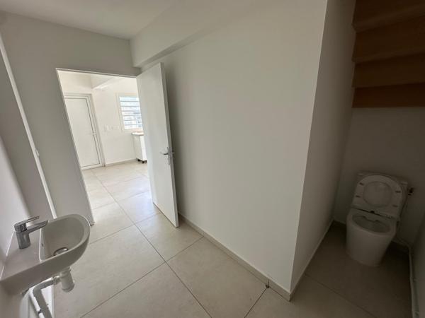 BAISSE DE LOYER !! A LOUER  3 JOLIES VILLAS T4 NEUVES MITOYENNES EN DUPLEX DANS LE SECTEUR RESIDENTIELLE DE MONTEBELLO A PETIT-BOURG