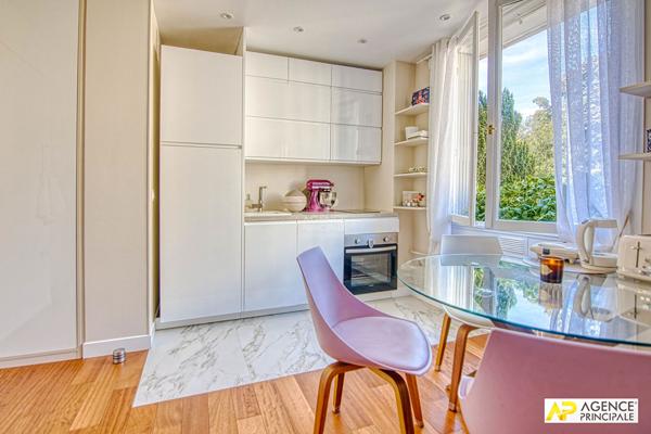 Versailles Avenue de Paris Grand studio 40.31 m² carrez situé au 1er étage avec ascenseur, cave et parking 304 000 € **  - Référence  28940
