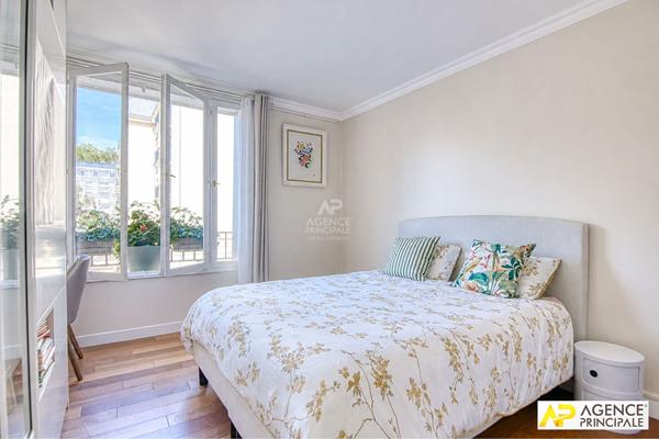 Versailles Avenue de Paris Grand studio 40.31 m² carrez situé au 1er étage avec ascenseur, cave et parking 304 000 € **  - Référence  28940