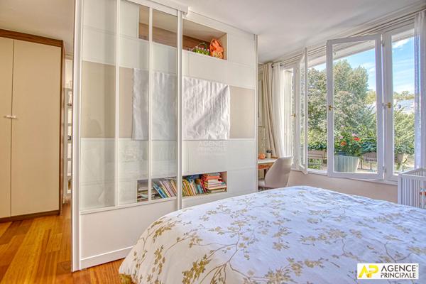 Versailles Avenue de Paris Grand studio 40.31 m² carrez situé au 1er étage avec ascenseur, cave et parking 304 000 € **  - Référence  28940
