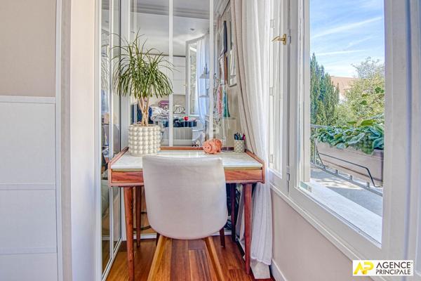 Versailles Avenue de Paris Grand studio 40.31 m² carrez situé au 1er étage avec ascenseur, cave et parking 304 000 € **  - Référence  28940